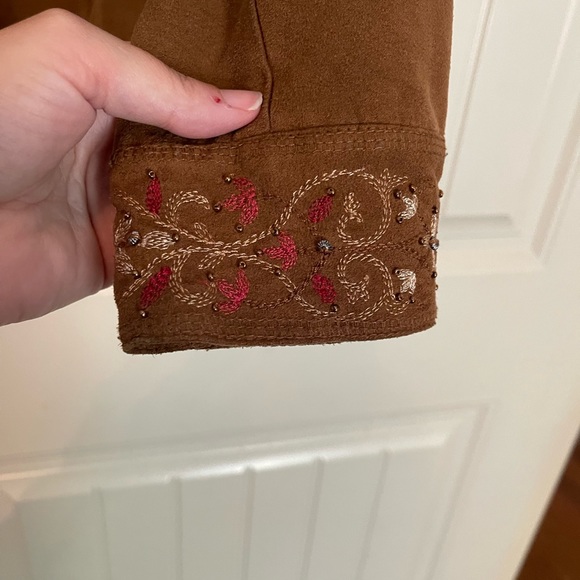 Erika Brown Soft Button down with Embroidered details size Large - Picture 4 of 8